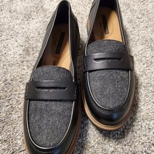 Clarks black slip on loafers sz 8